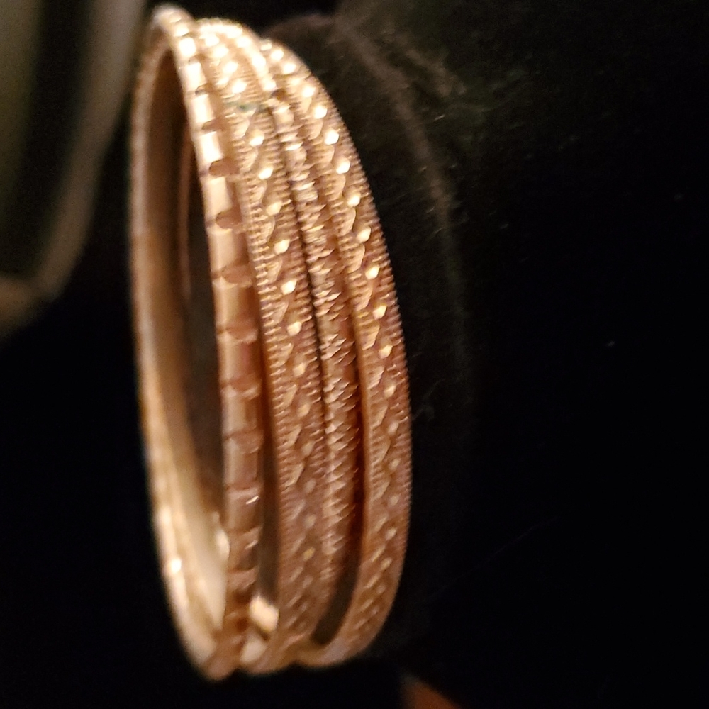 SET OF 4 GOLDEN BANGLE BRACELETS